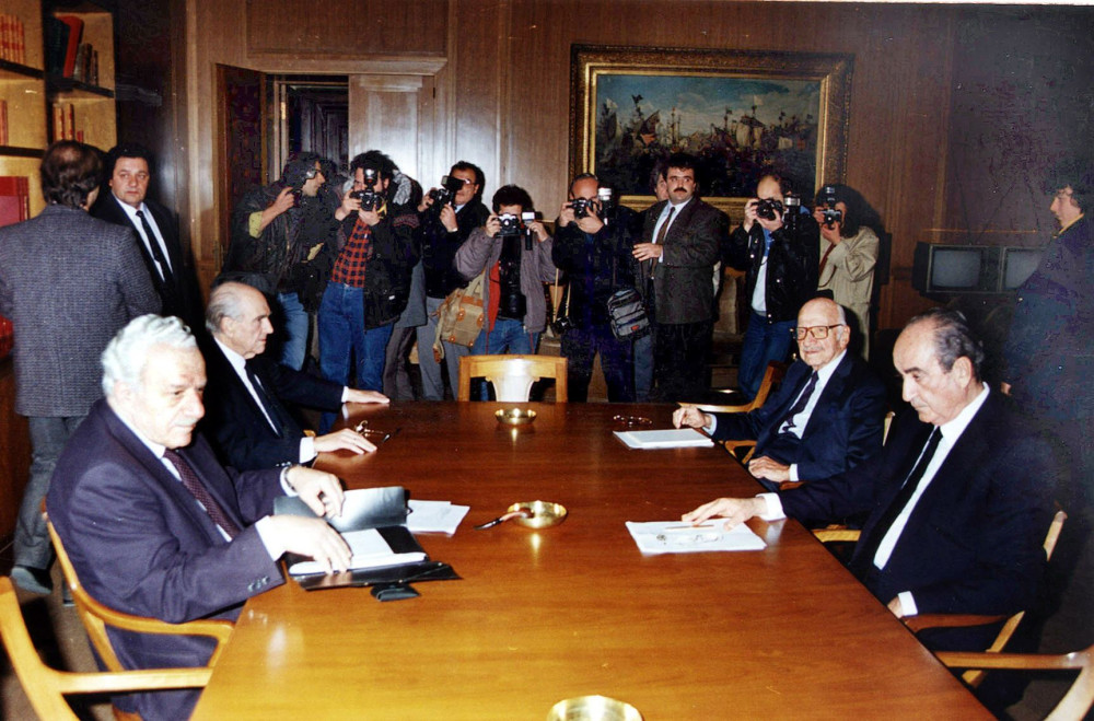 Σαν σήμερα το 1990: Μητσοτάκης-Παπανδρέου-Φλωράκης στο πρώτο debate πολιτικών αρχηγών