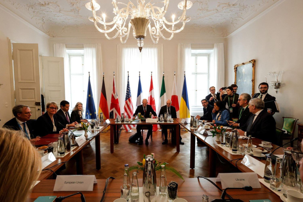 Παρίσι: η G7 θα συζητήσει τη χρήση των στρατηγικών αποθεμάτων πετρελαίου