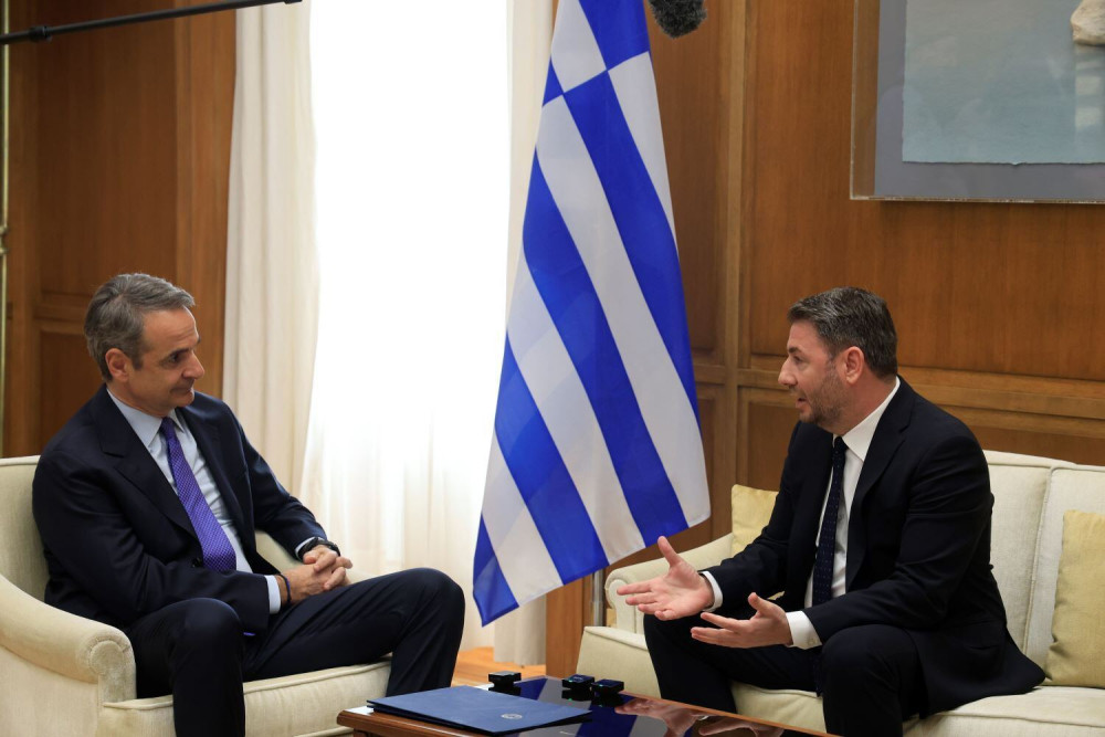 Σε καλό κλίμα η συνάντηση Μητσοτάκη - Ανδρουλάκη: Προτεραιότητα ο επαναπατρισμός των εγκλωβισμένων Ελλήνων (video)
