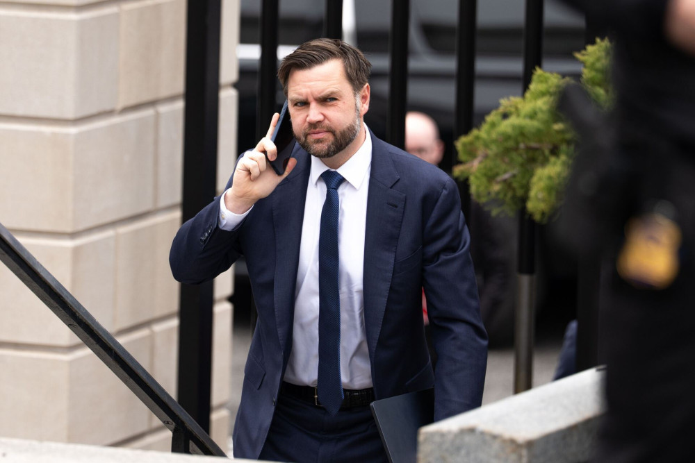 Αμερικανικά ΜΜΕ: ο Ντόναλντ Τραμπ έχει επιλέξει τον Βανς ως διάδοχό του