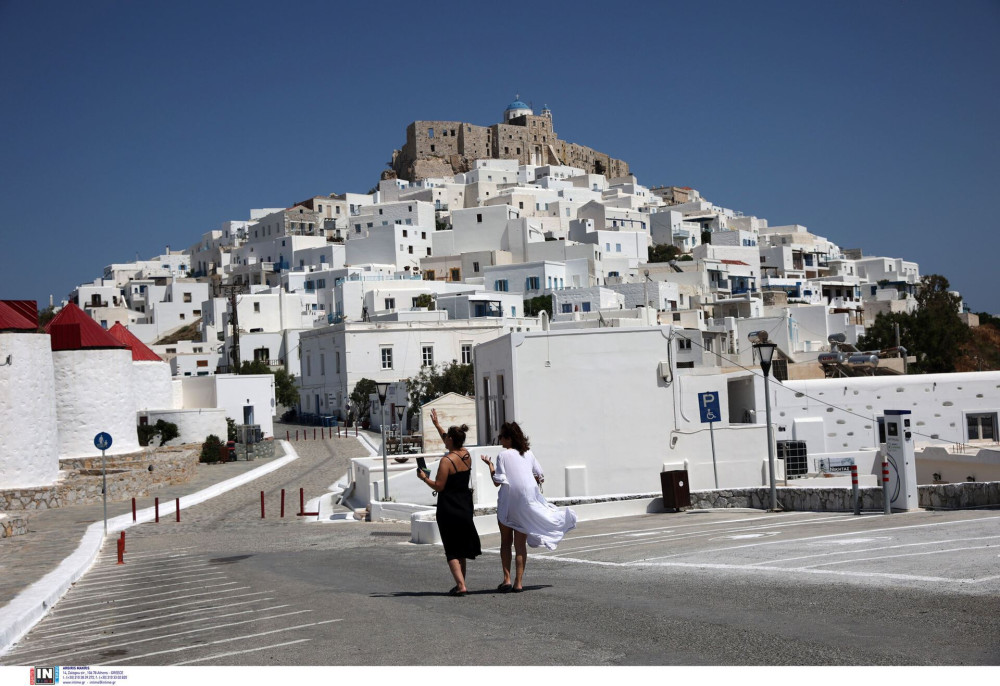 Guardian: η Αστυπάλαια πρώτος προορισμός για παραθαλάσσιες διακοπές το 2026