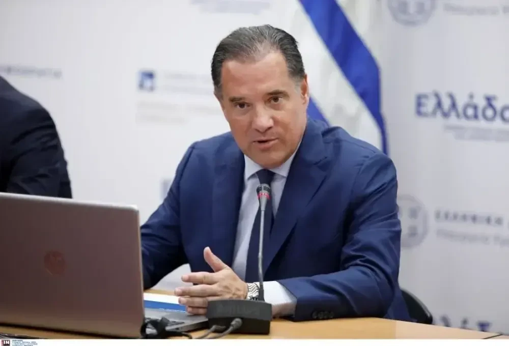 Η απάντηση Γεωργιάδη για τον σοβά που έπεσε στο Βενιζέλειο: «Ρε παιδιά, διαλέξτε, τα ντουβάρια χρειάζονται ή όχι;»
