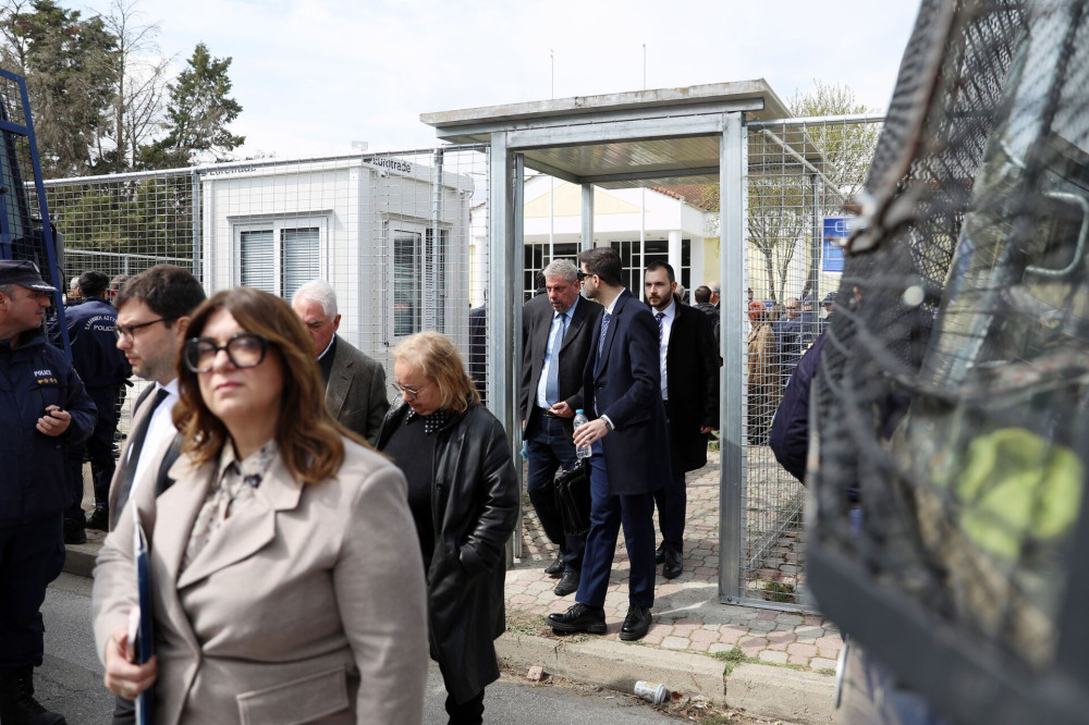 Δίκη για τα Τέμπη: ρέκβιεμ για τους θιασώτες του ξυλολίου και των θεωριών συνωμοσίας