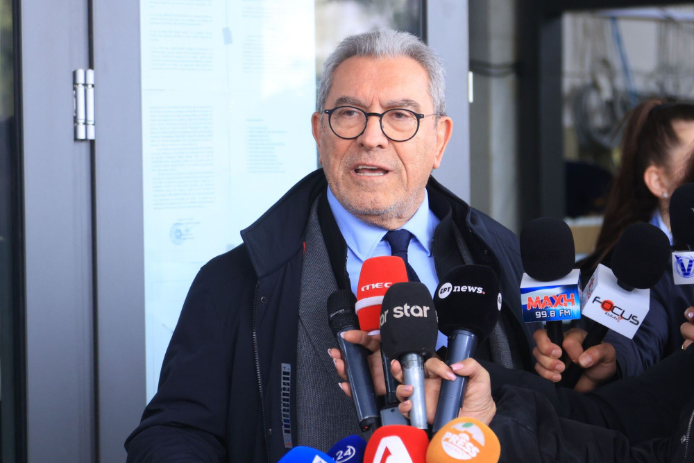 Βασίλης Καπερνάρος για την επίθεση στο γραφείο του: Δεν φοβάμαι τίποτα και κανέναν