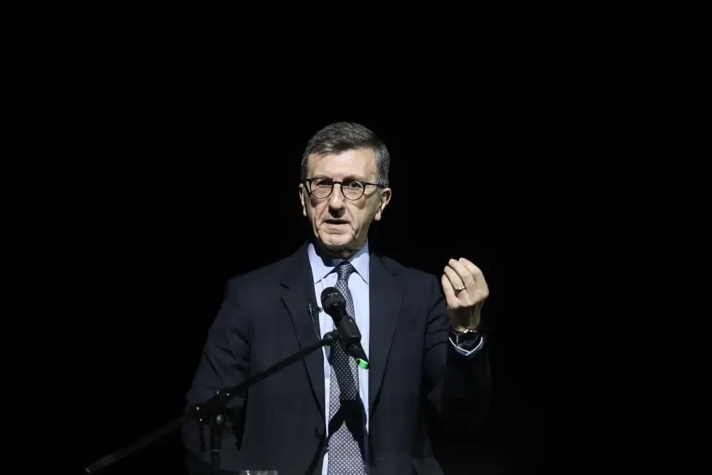 Πορτοσάλτε: Δεν είμαστε εμείς το κέντρο του κόσμου (video)