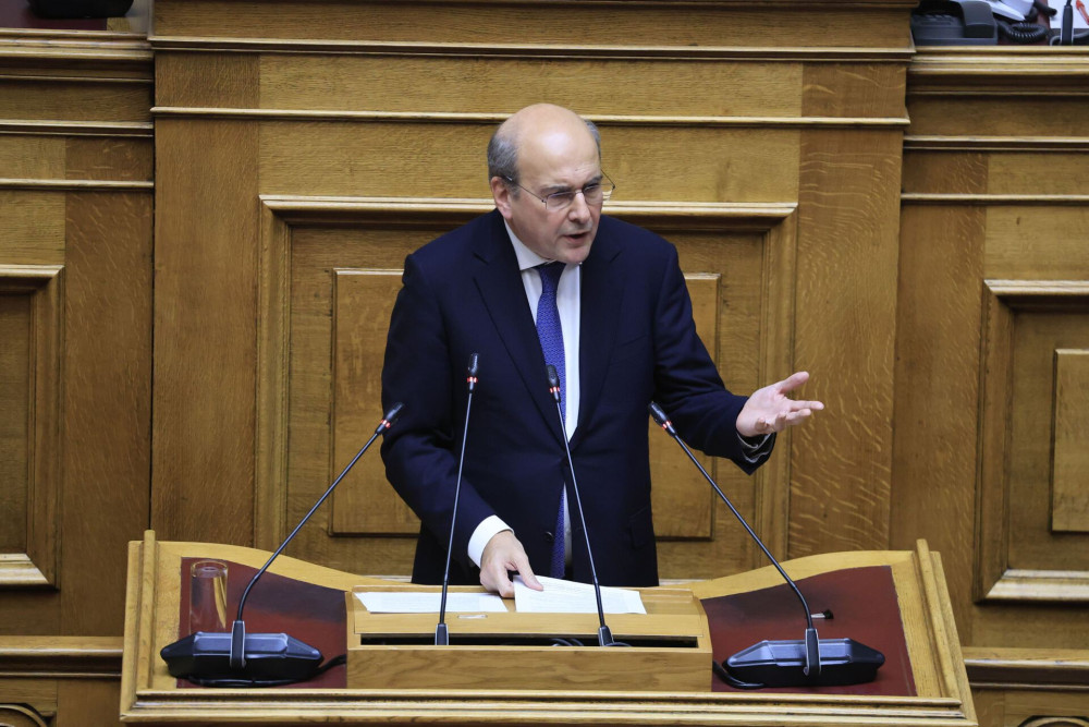 Ο Κωστής Χατζηδάκης επιτέθηκε στην αντιπολίτευση με ατάκα... Κουτσούμπα - «Αυτοί είστε»