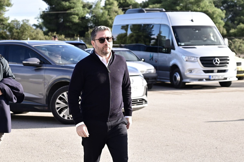Ο Ανδρουλάκης δεν προφταίνει να μιλάει στα ΜΜΕ του Μαρινάκη