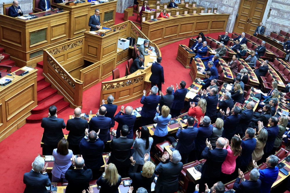 Το πολιτικό σκηνικό του ενός κόμματος που κυβερνά και των πολλών κομμάτων… διαμαρτυρίας