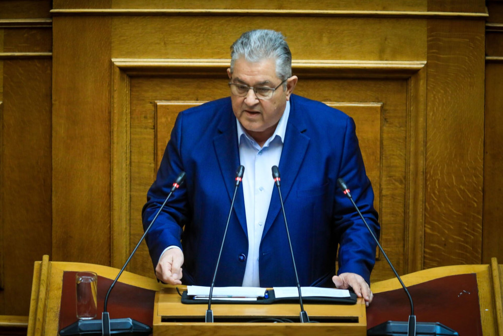 Κουτσούμπας σε ρητορικό ξέσπασμα: «Καμία εμπλοκή» με συνθήματα και χωρίς απαντήσεις