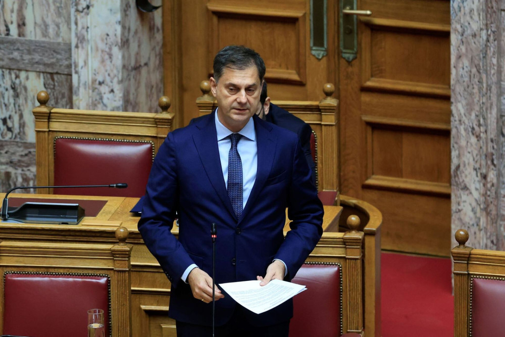 Θεοχάρης στο παραλήρημα του Καζαμία στη Βουλή: Δεν σας ενδιαφέρει η Ελλάδα (video)