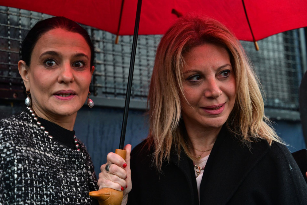 Το σόου στη δίκη των Τεμπών και το κόμμα Καρυστιανού