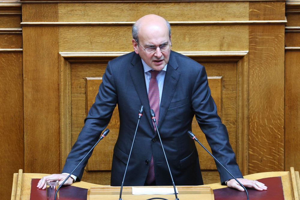 Βουλή: υπερψηφίστηκε το νομοσχέδιο Χατζηδάκη για τη Δημόσια Διοίκηση