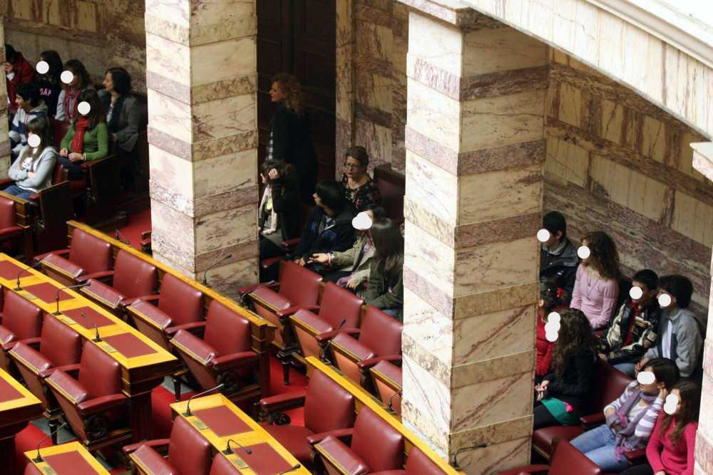 Προστατέψτε τα παιδιά από το βασανιστήριο της Βουλής