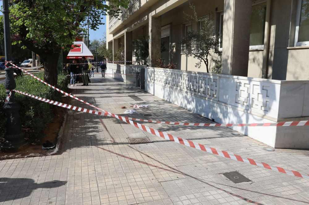 Υπουργείο Τουρισμού: νεκρή 51χρονη υπάλληλος που έπεσε στο κενό από τον δεύτερο όροφο (video)