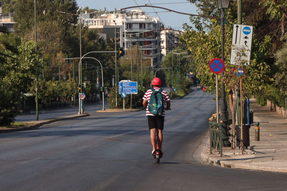 «Σαφάρι» της Τροχαίας για ηλεκτρικά πατίνια στην Αττική: 495 παραβάσεις σε 689 ελέγχους