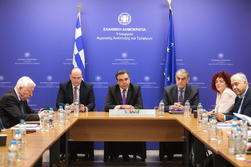 Μαργαρίτης Σχοινάς: έκτακτη σύσκεψη στο ΥΠΑΑΤ με κτηνοτρόφους και τυροκόμους της Λέσβου (video)