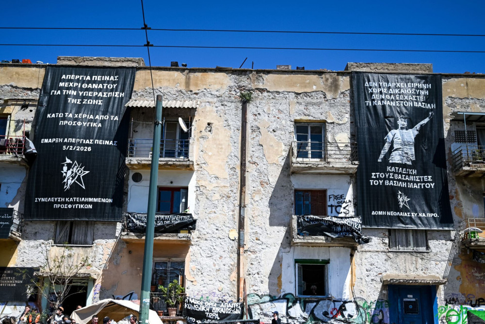 Χάος στο Δημοτικό Συμβούλιο του Δήμου Αθηναίων: Εισβολή διαδηλωτών για τα Προσφυγικά - Διακόπηκε η συνεδρίαση (video)