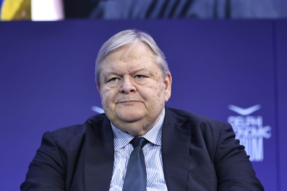 «Νόμοι» Βενιζέλου: Από τους... αριθµούς του Άκη, στα χρέη των ΠΑΕ, στον τυποκτόνο νόμο και πάει λέγοντας