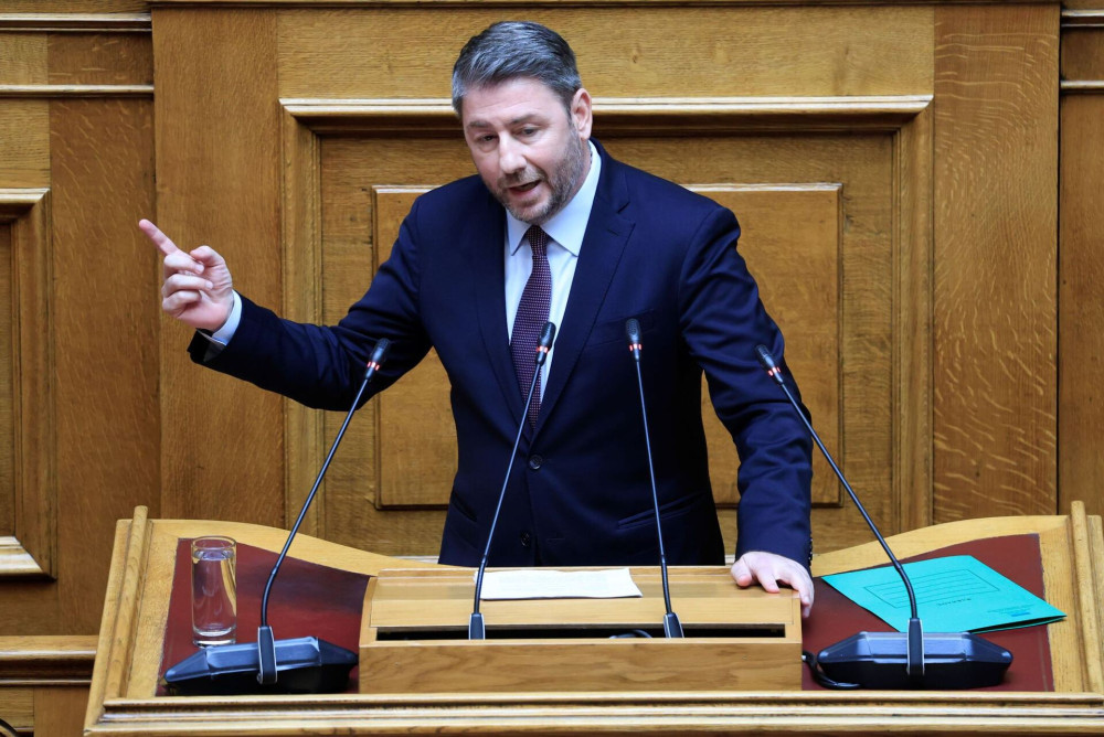 Όταν το τεντωμένο δάχτυλο «βρίσκει» τον… καθρέφτη