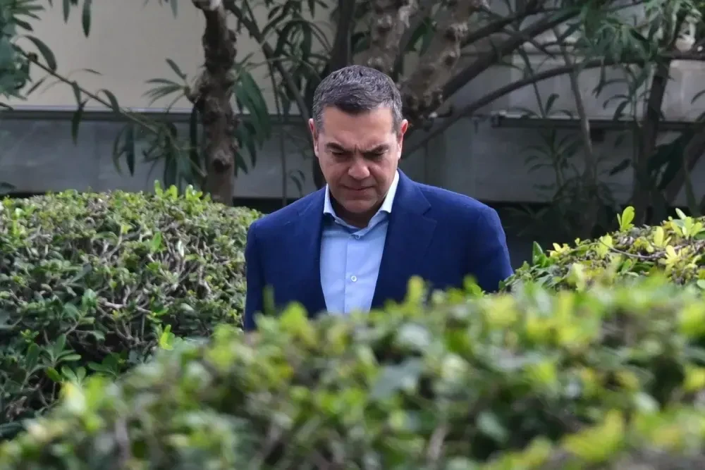Τσίπρας σε αναβρασμό: βλέπει καναλάρχες, κάνει «casting» στελεχών στην Αριστερά