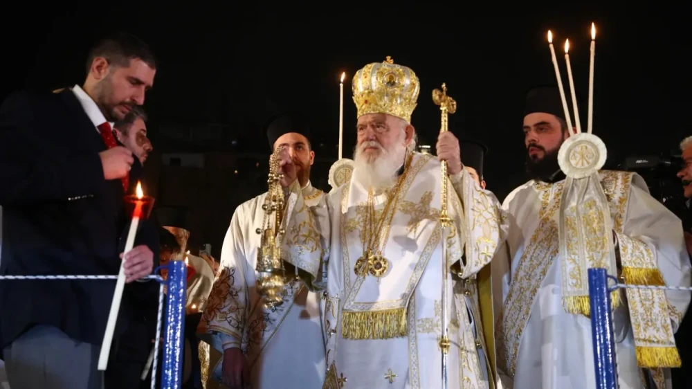 Με λαμπρότητα και συγκίνηση γιορτάστηκε το «Χριστός Ανέστη» σε Αθήνα και Θεσσαλονίκη – Το μήνυμα  Ιερώνυμου