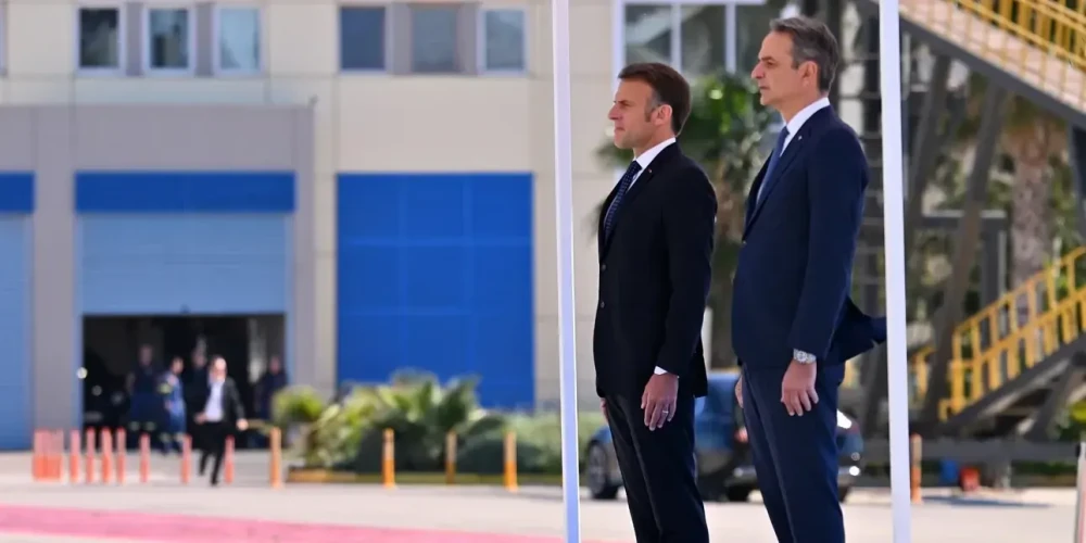Στη φρεγάτα «Κίμων» Μητσοτάκης και Μακρόν - Στο επίκεντρο οι συμφωνίες και οι συνομιλίες (photos & video)