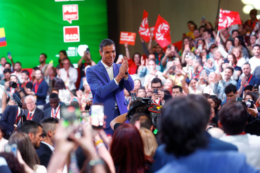 Φαν του Σάντσεθ ο Ανδρουλάκης: ανακοίνωση του ΠΑΣΟΚ για μια… selfie