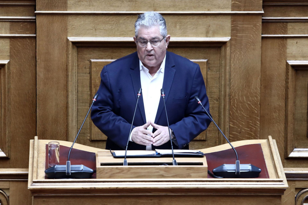 Αιχμηρός Δημήτρης Κουτσούμπας για τα νέα κόμματα Αλέξη Τσίπρα-Μαρίας Καρυστιανού: «Κλοτσοπατινάδα» και «πολιτικό σουλάτσο»