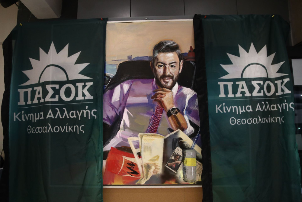Το δημοψήφισμα του Τσίπρα και η σιωπή του ΠΑΣΟΚ: ούτε λέξη για την τραγική επέτειο