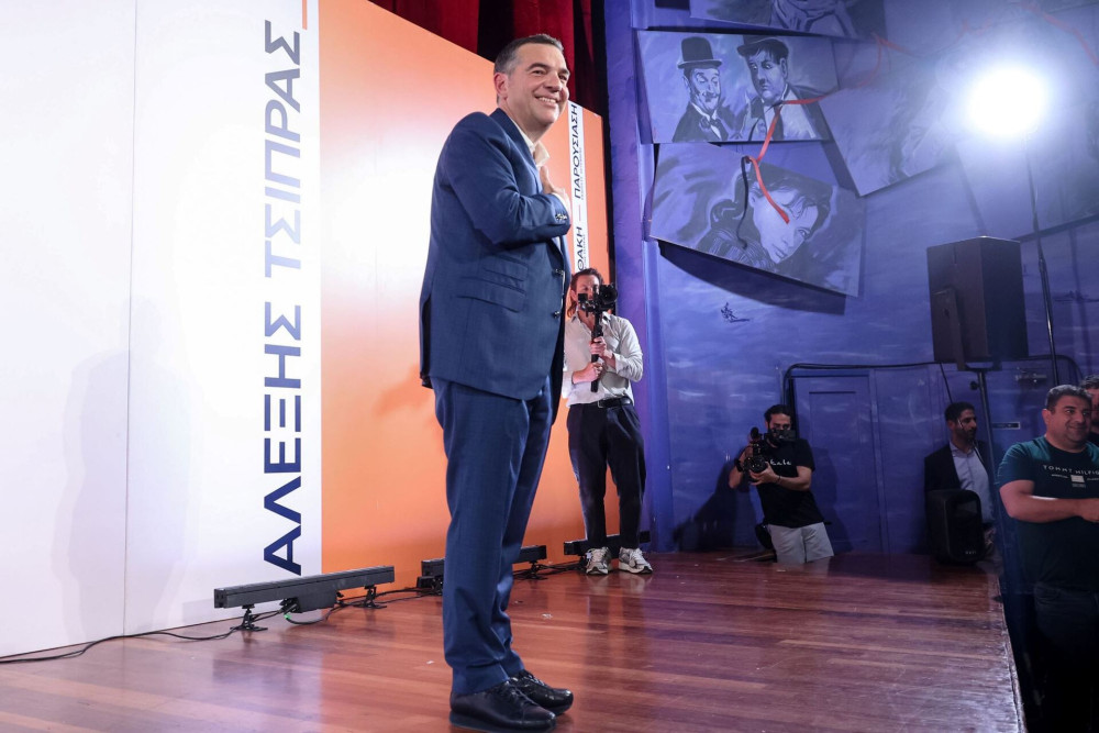 Ξαναπαίρνει… φόρα ο Τσίπρας: αλλάζει «φανέλα», αλλά ψάχνει τους ίδιους οπαδούς