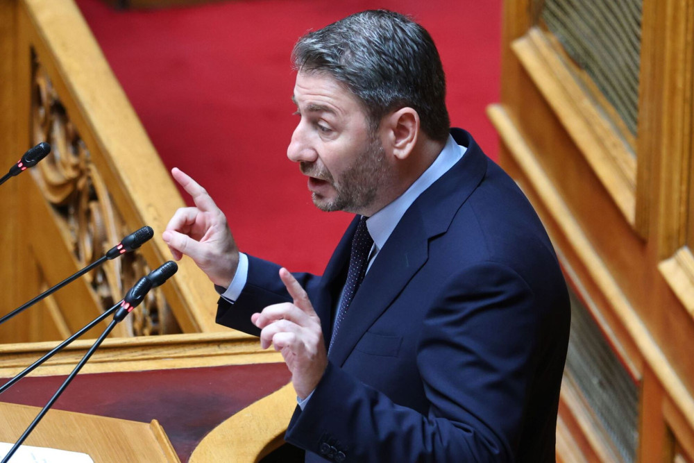 Ο Ανδρουλάκης παίζει τα ρέστα του: εξετάζει πρόταση μομφής με το βλέμμα στον Τσίπρα