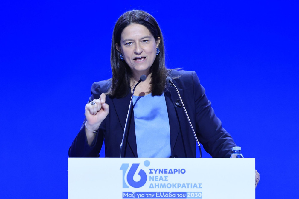 Επίσκεψη Νίκης Κεραμέως-Δημήτρη Παπαστεργίου σε κατάστημα e-ΕΦΚΑ για την εφαρμογή του Προσωπικού Αριθμού