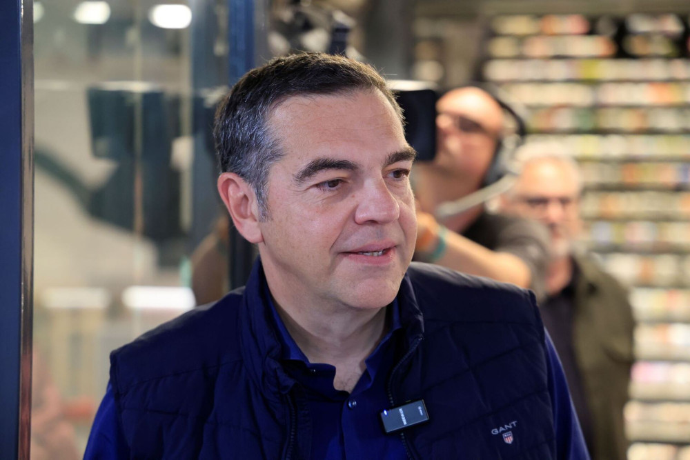 Επιστροφή-καταστροφή: καβάλησε το καλάμι και… τρέχει ο «άχαστος» Τσίπρας