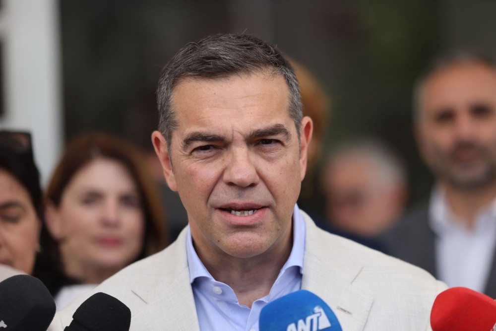 Ο Αλέξης Τσίπρας, τα σύμβολα, η αμνησία και μια… τσεπούλα παραπάνω