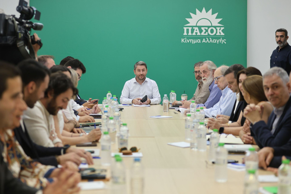 ΠΑΣΟΚ: Η «βόμβα» Δούκα για συνεργασίες άναψε φωτιές - Αιχμές στελεχών και μήνυμα Ανδρουλάκη