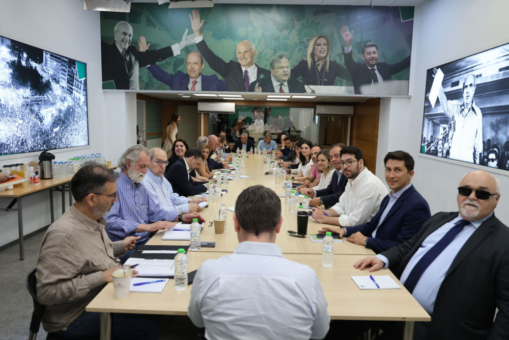 ΠΑΣΟΚ: σε «κόκκινο συναγερμό» η ηγεσία Ανδρουλάκη