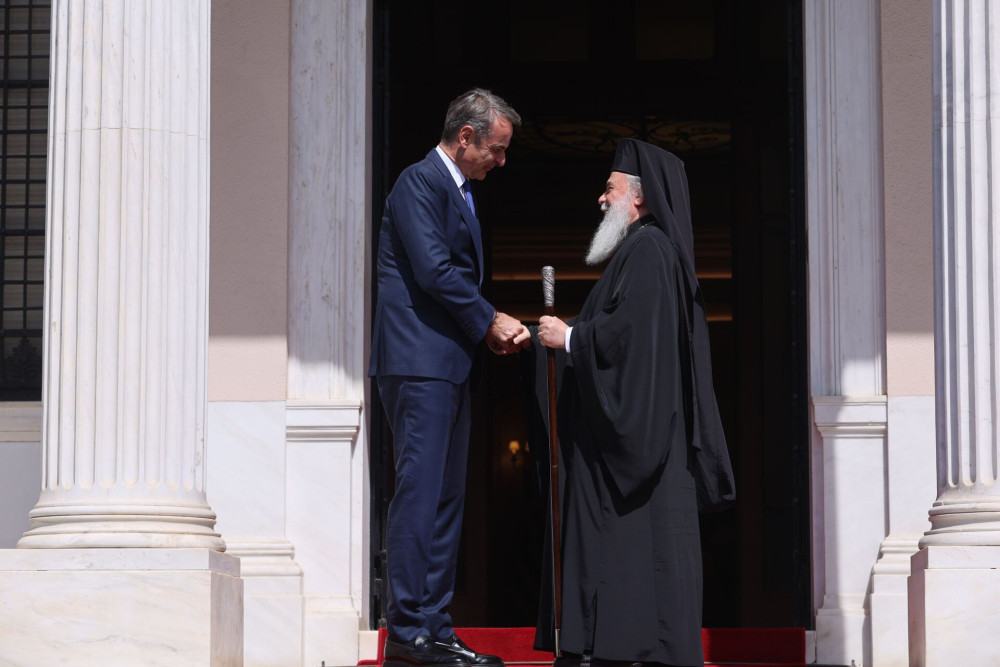 Πατριάρχης Ιεροσολύμων Θεόφιλος Γ’ σε Κυριάκο Μητσοτάκη: Ο Ντόναλντ Τραμπ θέλει να επισκεφτεί την Ελλάδα (photos)