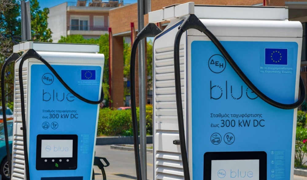 ΔΕΗ blue - Visa: νέα καλοκαιρινή προσφορά με επιβράβευση έως 18€ τον μήνα για φόρτιση ηλεκτρικών οχημάτων