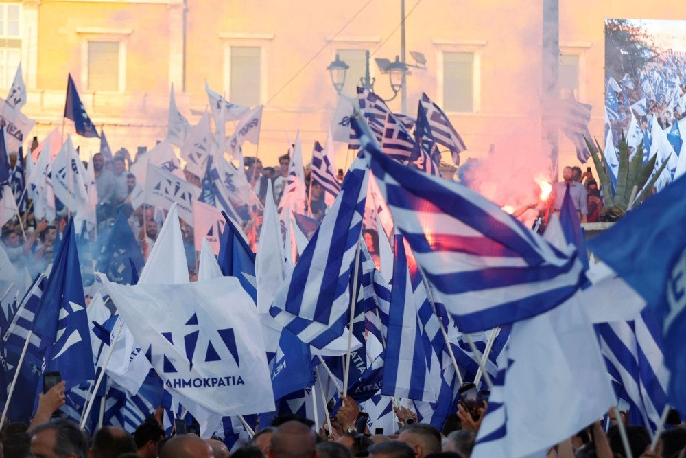 ΝΔ: Με τον ιστορικό πυρσό γιορτάζει τα 52 χρόνια από την ίδρυσή της