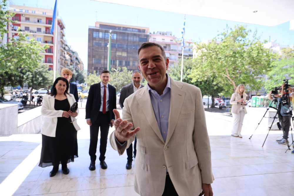 Βραβείο ανακύκλωσης του ασήμαντου; Το rebranding του Τσίπρα διεκδικεί το μεγάλο βραβείο πολιτικής λήθης
