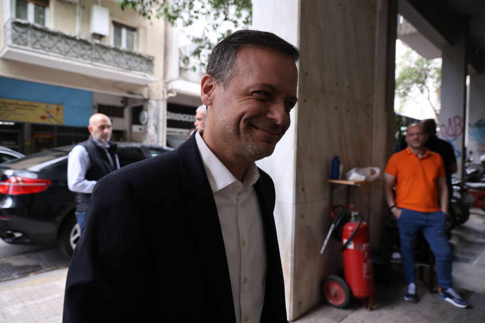 Αθήνα 9.84: Λεφτά δεν υπάρχουν, αλλά οι προσλήψεις καλά κρατούν