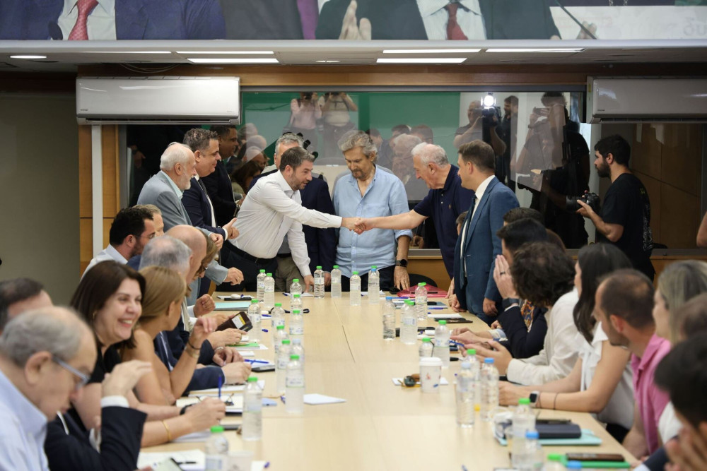 Στο ΠΑΣΟΚ γιατί χαμογελάνε, μαμά;