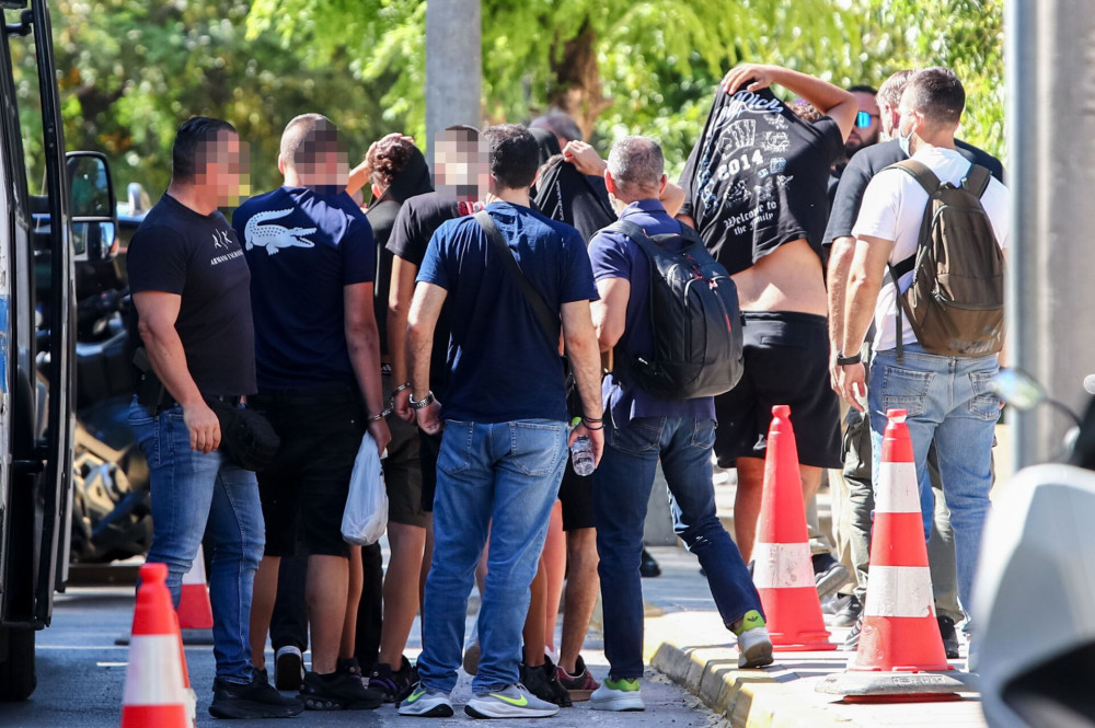 Ποινική δίωξη για σωρεία κακουργημάτων σε βάρος των συλληφθέντων οργανωμένων οπαδών