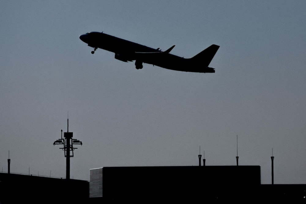 Αεροπλάνο της Olympic Air επέστεψε στο «Ελ. Βενιζέλος» μετά από ενδείξεις για καπνό