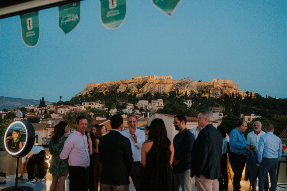 Η Hisense Hellas γιόρτασε το FIFA World Cup 2026 με ένα exclusive rooftop event με θέα την Ακρόπολη