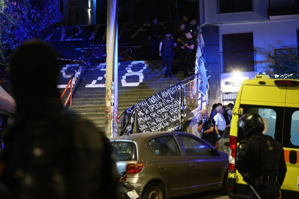 Αιματηρή επίθεση στα Εξάρχεια: Τούρκος ο άνδρας που εκτελέστηκε στα σκαλιά του Στρέφη (video)