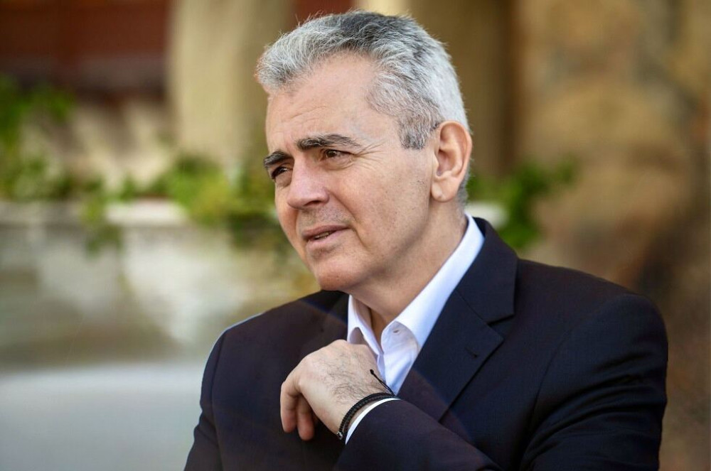 Μάξιμος Χαρακόπουλος για Αλέξη Tσίπρα: Άλλαξε ο Μανωλιός και έβαλε τα ρούχα του αλλιώς