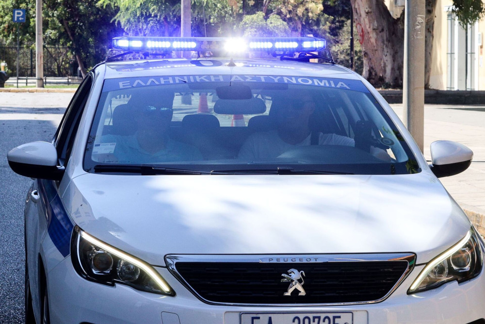Αμαλιάδα: Επίθεση με τρία γκαζάκια σε είσοδο πολυκατοικίας