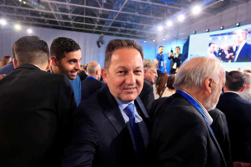 Στέλιος Πέτσας για Αλέξη Τσίπρα: Παρά την προσπάθεια να αναβαπτιστεί, είναι ίδιος και απαράλλαχτος (video)