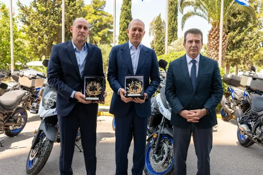 Δωρεά 15 μοτοσικλετών στην ΕΛ.ΑΣ. από τους Αγγελόπουλους - Χρυσοχοΐδης: Ευχαριστούμε (photos)